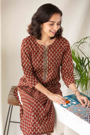 Image for Kusvaa Taf30 Persian Plum Regular Kurta Sitting