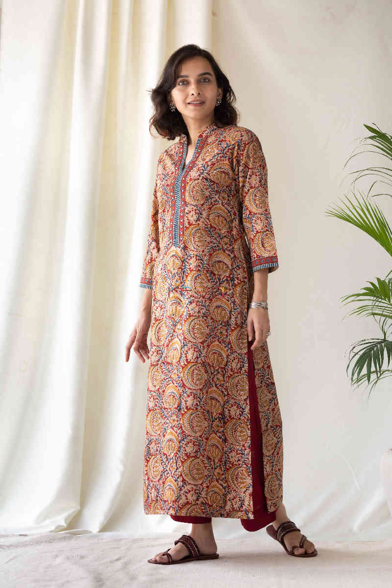 Image for Kusvaa Wa326a Mahogany Maroon Kalamkari Straight Fit Kurta Pose