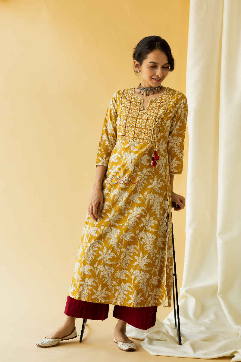 Image for Kusvaa Ws576 Golden Grass Block Print Kurta Pose