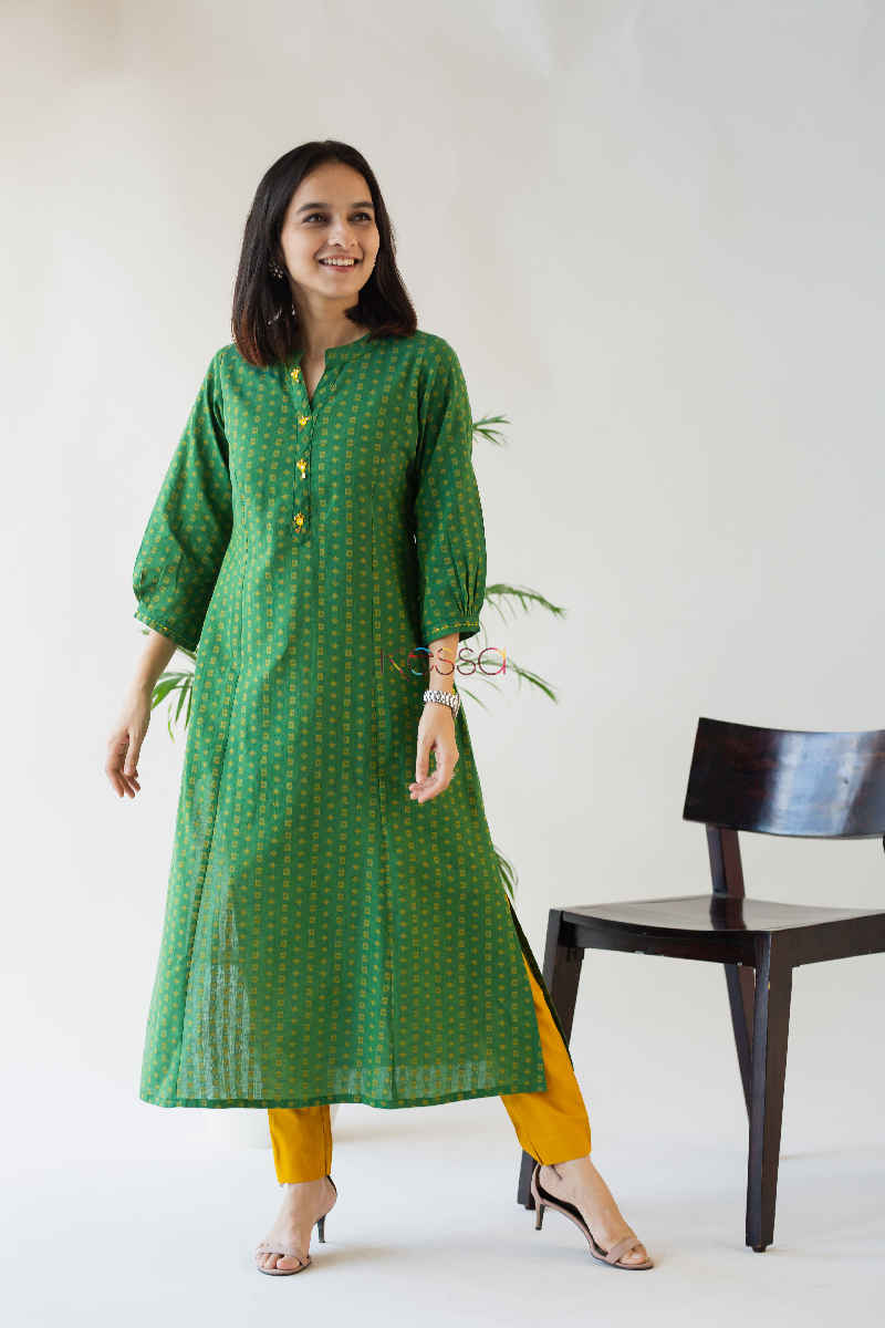 Image for Kusvaa Ws578 Green Pea Wild Willow Kantha South Cotton Kurta Pose