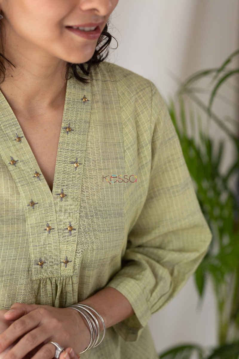 Image for Kusvaa Ws579 Straw Green Lenin A Line Kurta Closeup