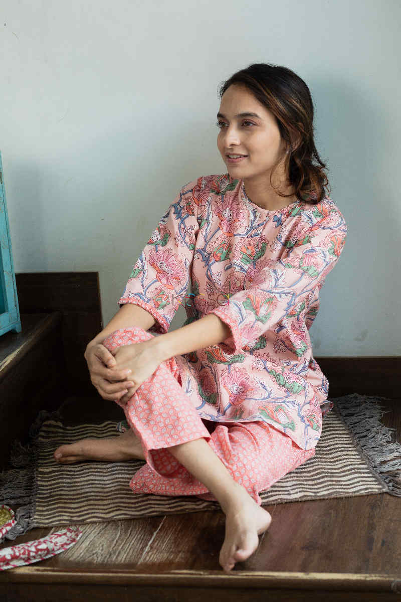 Image for Kusvaa De21 Sea Pink Peach Jammies Set Sitting
