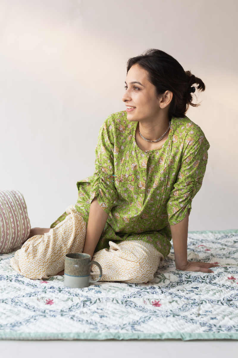 Image for Kusvaa De24 Wild Willow Green Jammies Set Sitting 1