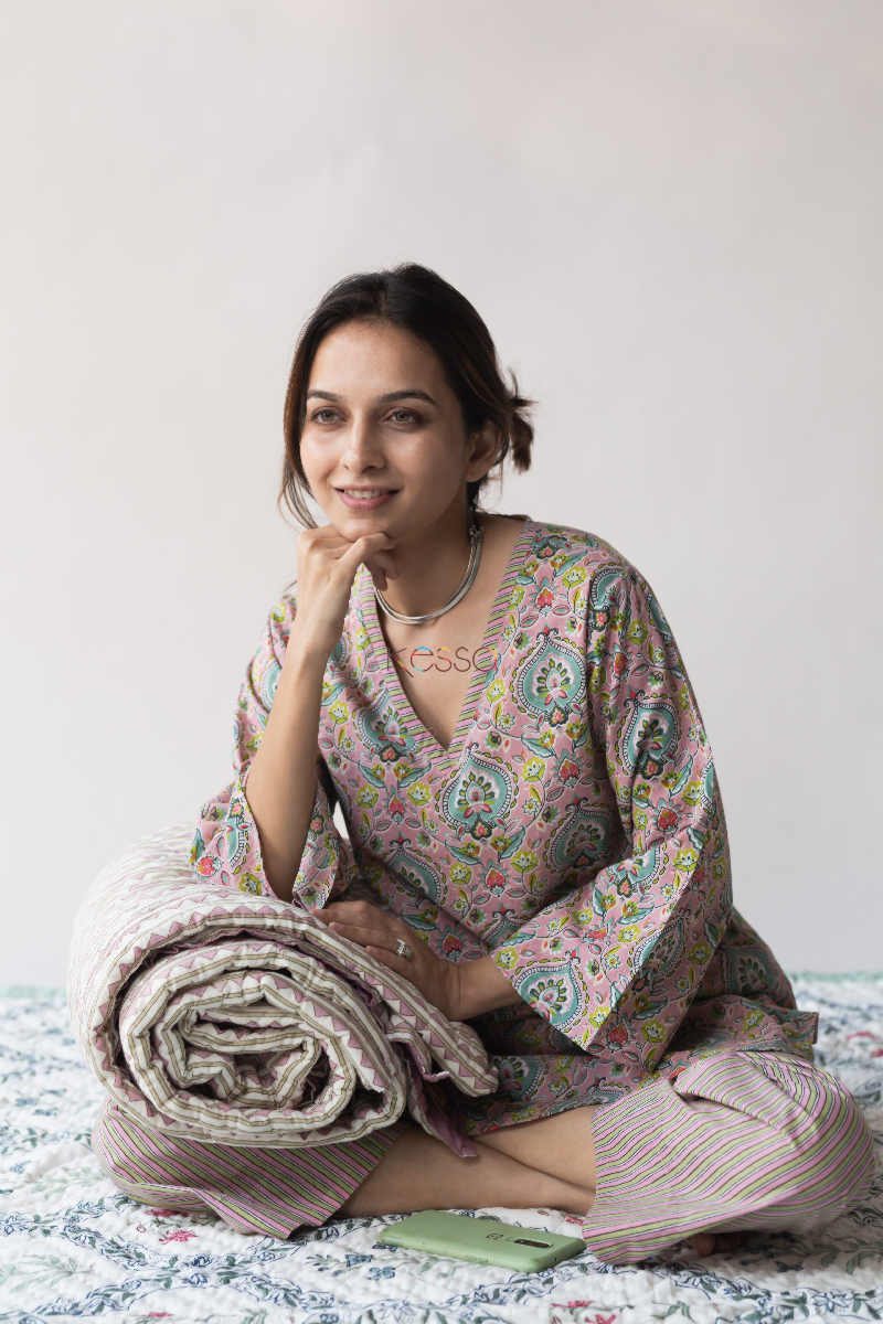 Image for Kusvaa De25 Eunry Pink Jammies Set Sitting 1