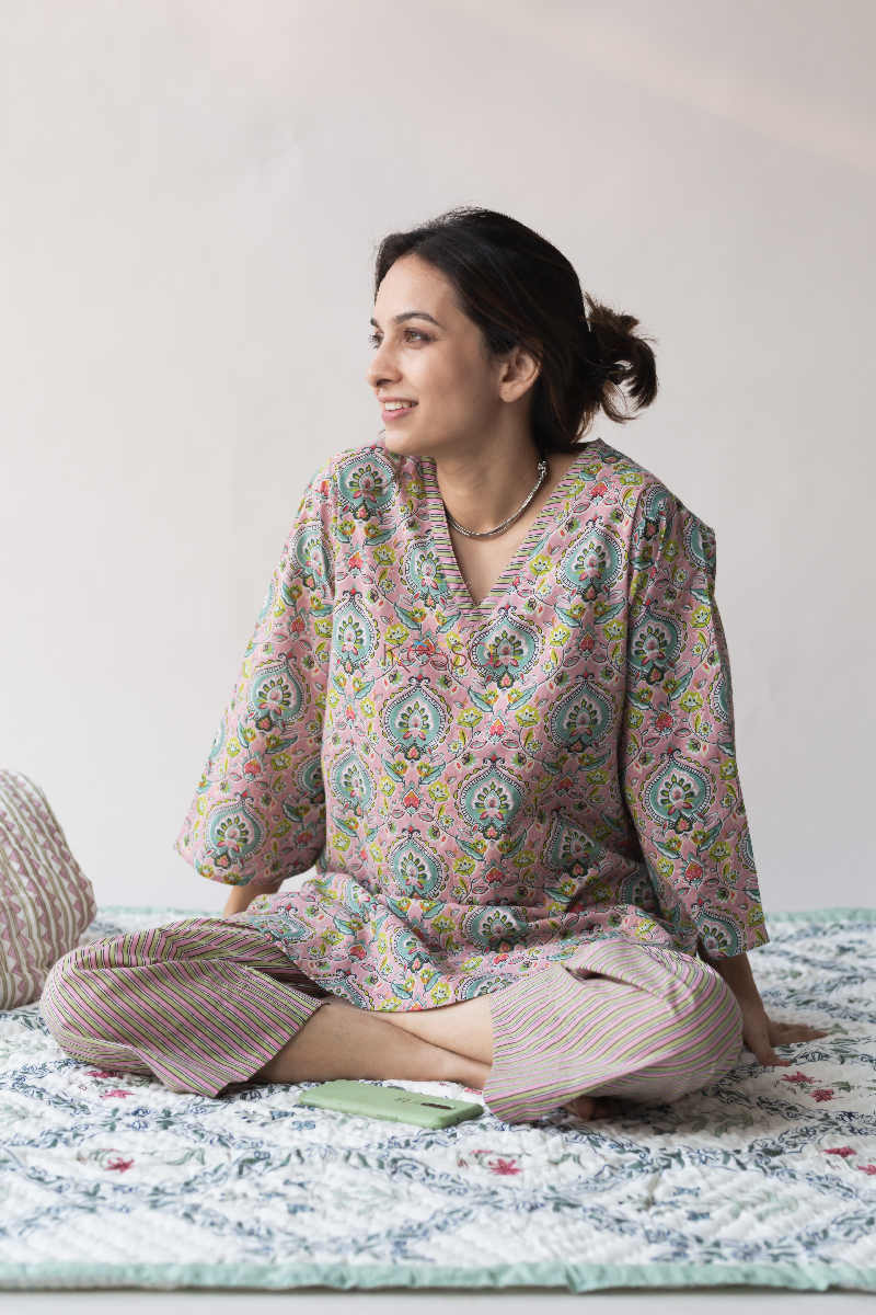 Image for Kusvaa De25 Eunry Pink Jammies Set Sitting