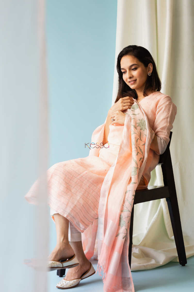 Image for Kusvaa Nekurta01 Mandys Pink Linen Kurta Dupatta Set Sitting 1