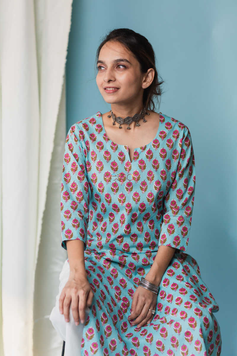 Image for Kusvaa Taf33 Glacier Blue Regular Kurta Sitting 1