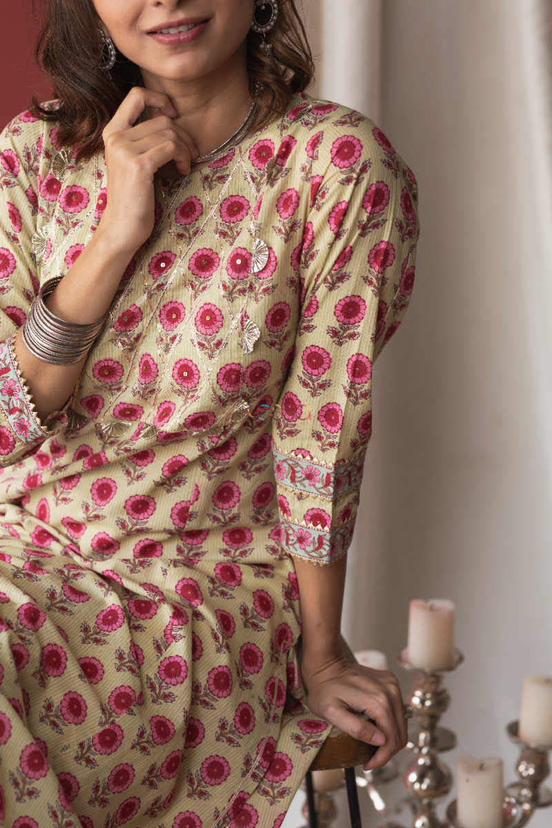 Image for Kusvaa Ws595 Flower Booti Straight Fit Kurta Closeup