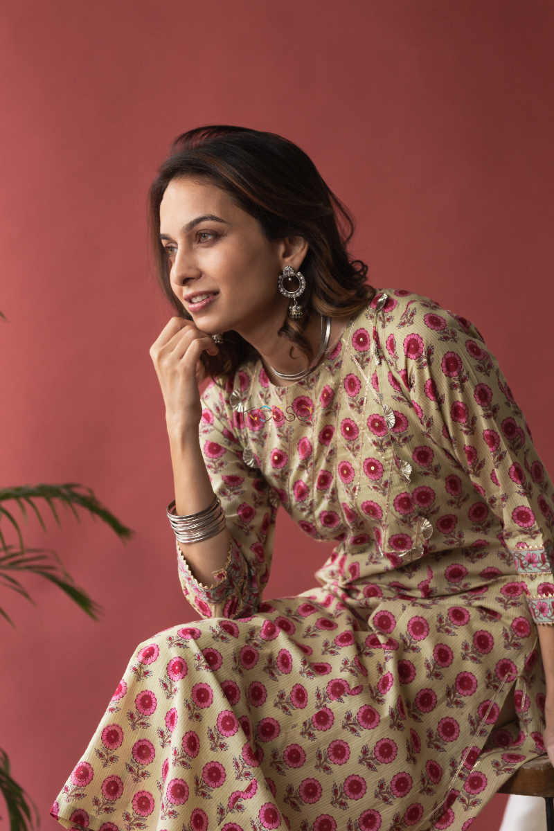 Image for Kusvaa Ws595 Flower Booti Straight Fit Kurta Sitting 1