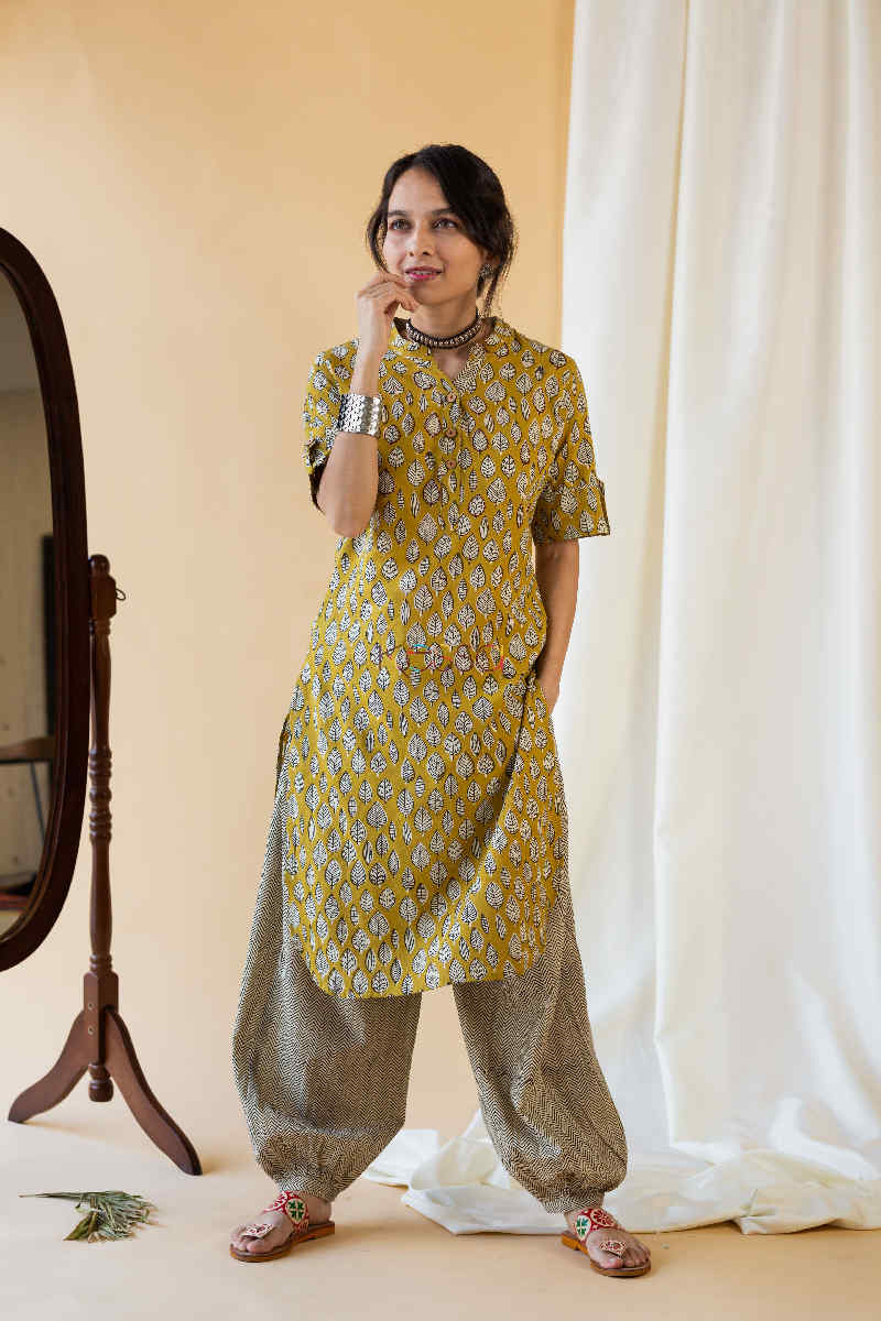Image for Kusvaa Wsr130 Hokey Pokey Zorba Straight Kurta With Pants Front