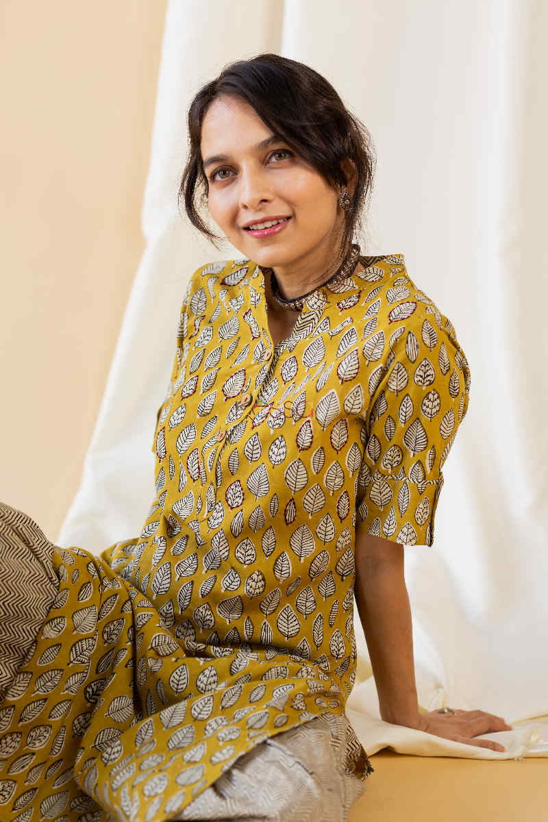 Image for Kusvaa Wsr130 Hokey Pokey Zorba Straight Kurta With Pants Sitting