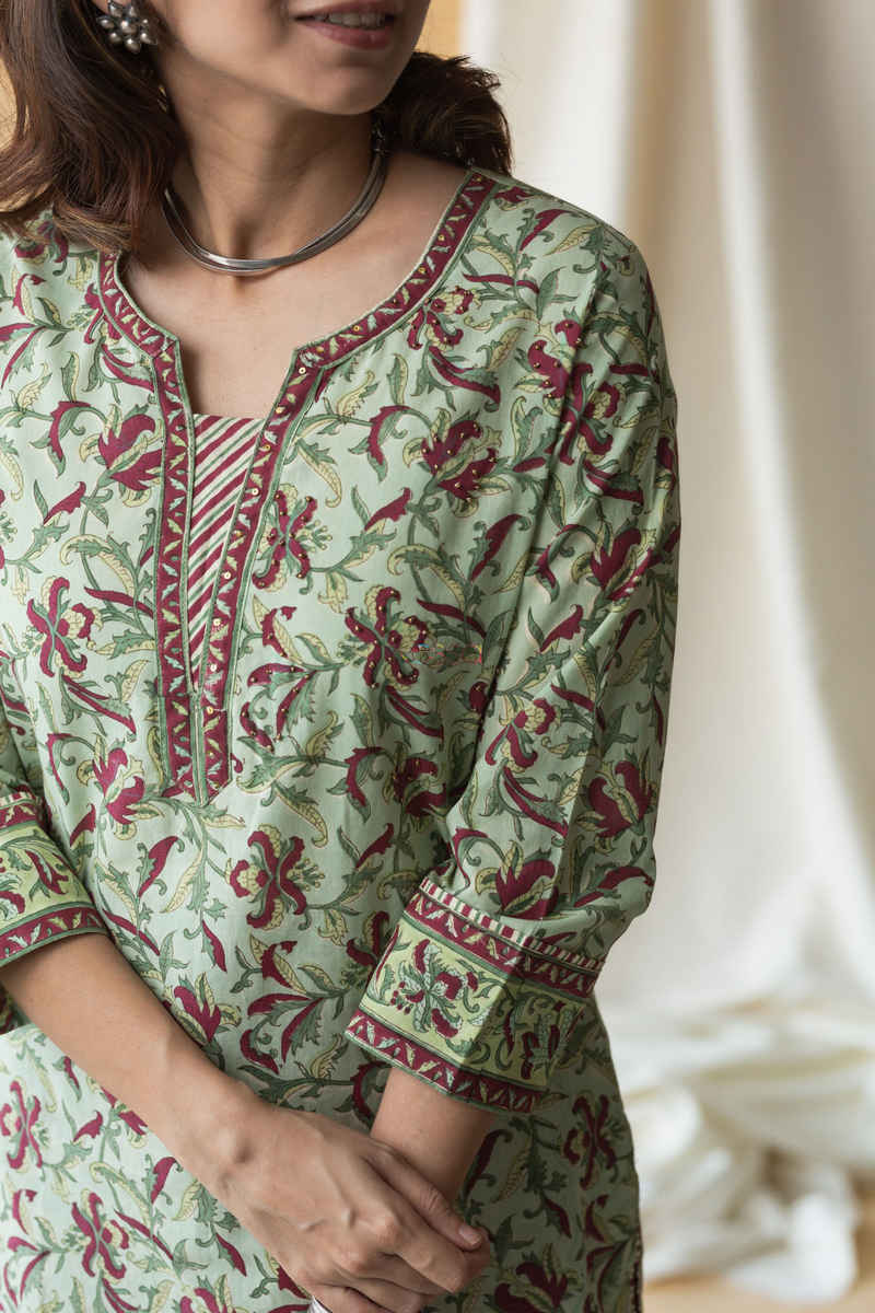 Image for Kusvaa Wsr136 Swamp Green Block Print Straight Fit Kurta Closeup