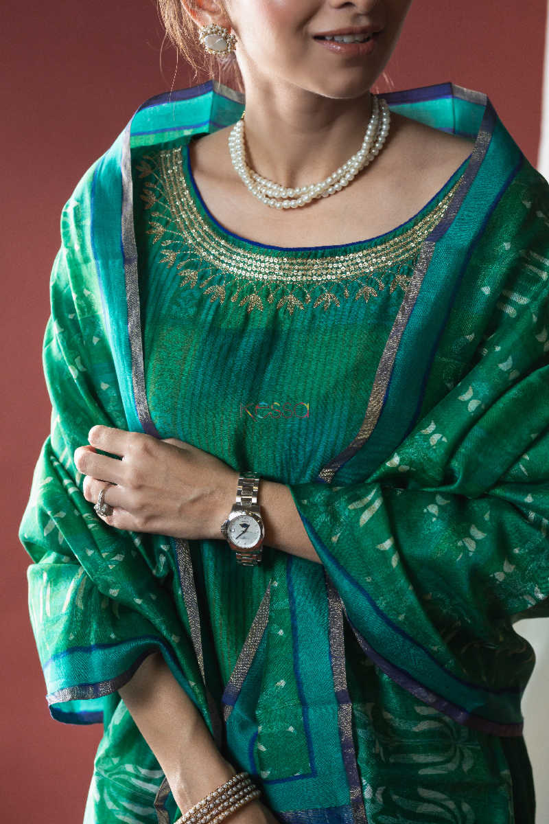 Image for Kusvaa Kuoj128 Green Pea Chanderi Kurta Dupatta Set Closeup