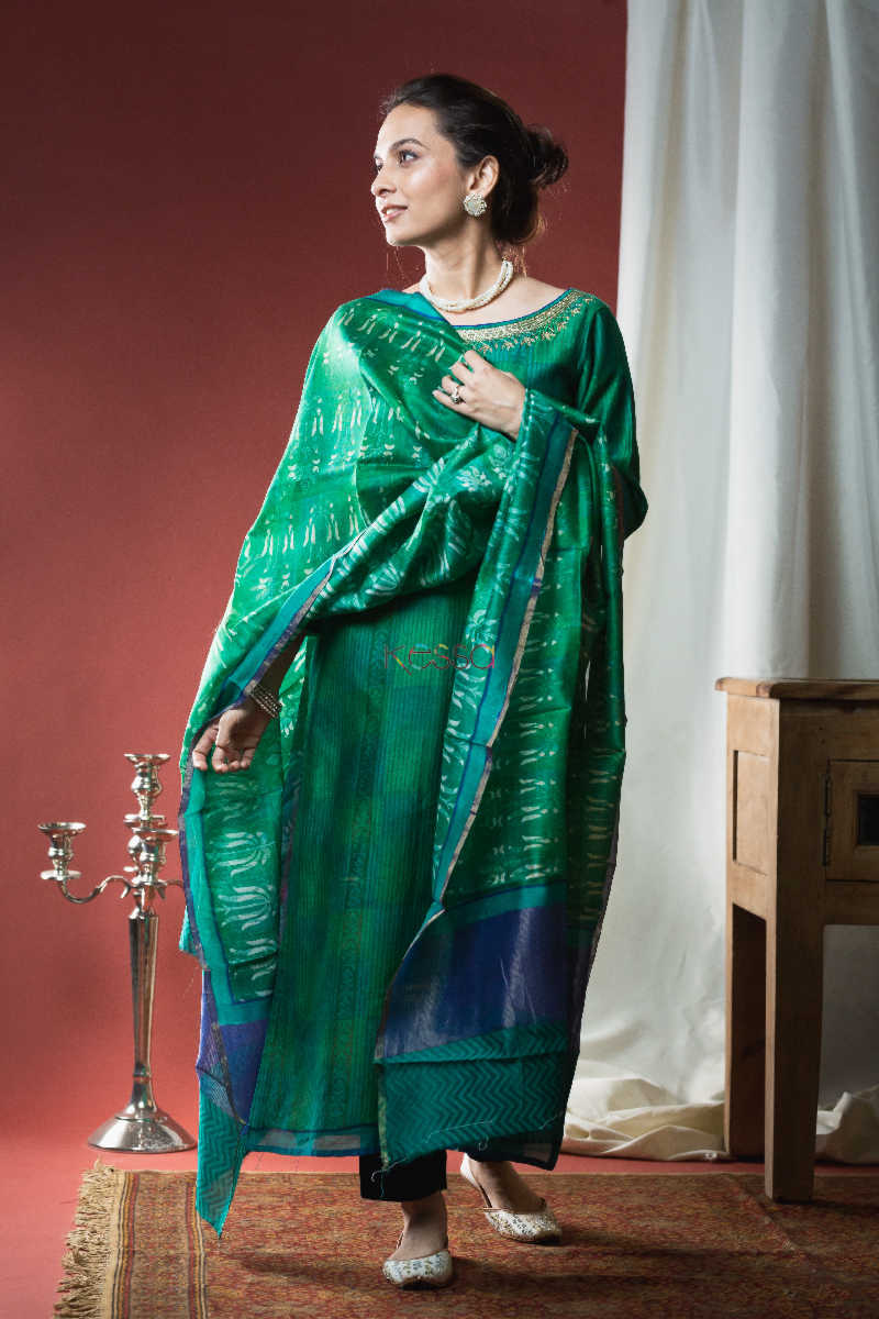 Image for Kusvaa Kuoj128 Green Pea Chanderi Kurta Dupatta Set Look 1