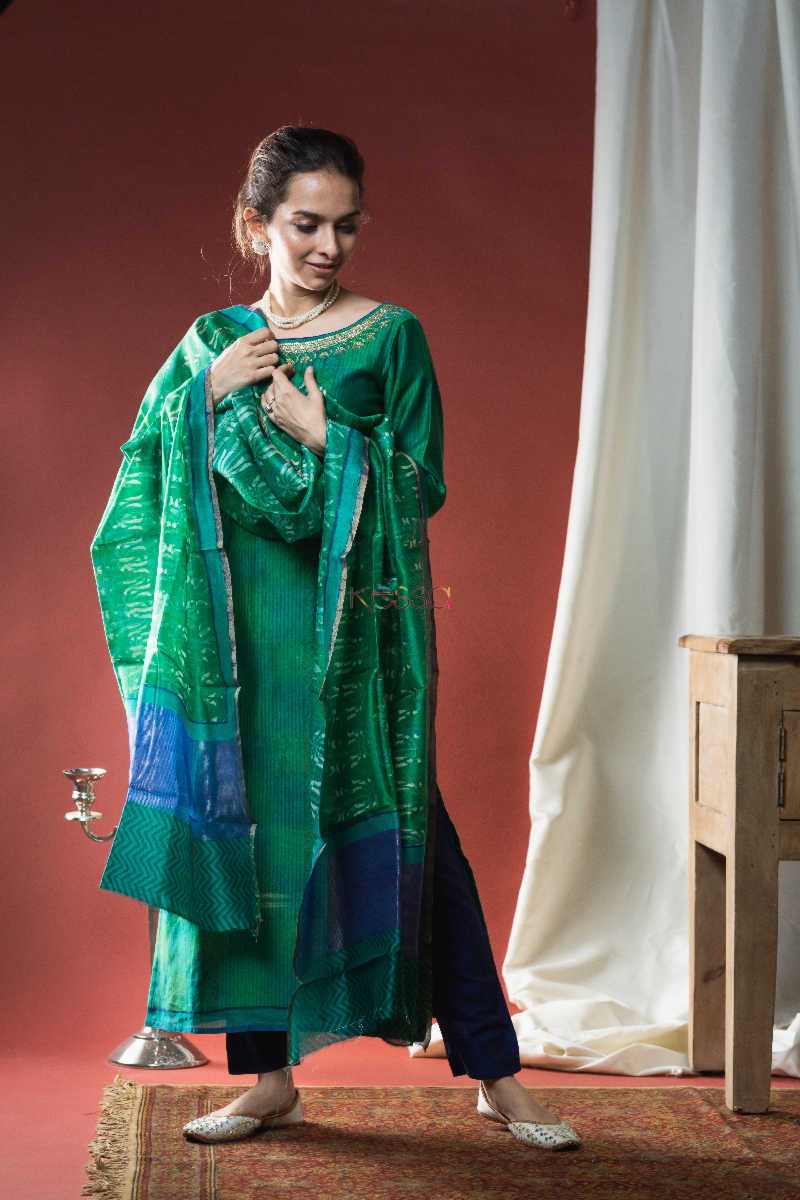 Image for Kusvaa Kuoj128 Green Pea Chanderi Kurta Dupatta Set Look