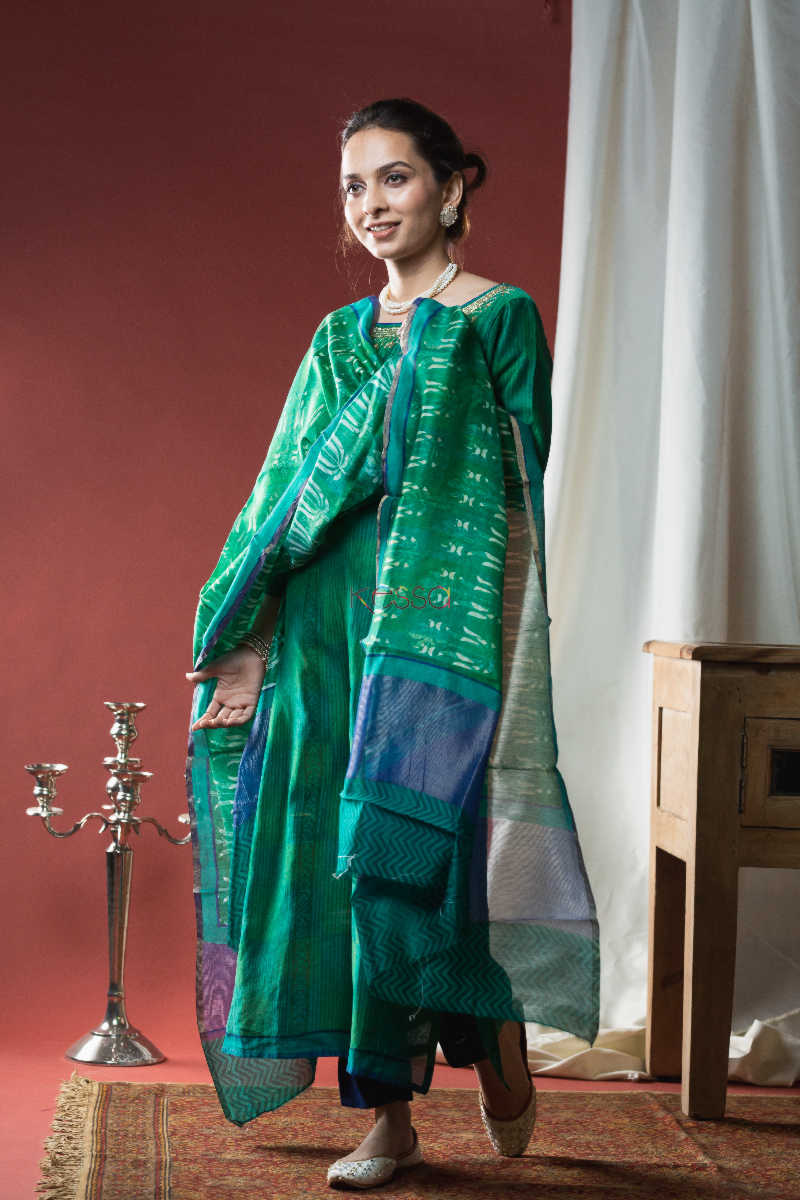 Image for Kusvaa Kuoj128 Green Pea Chanderi Kurta Dupatta Set Side 1