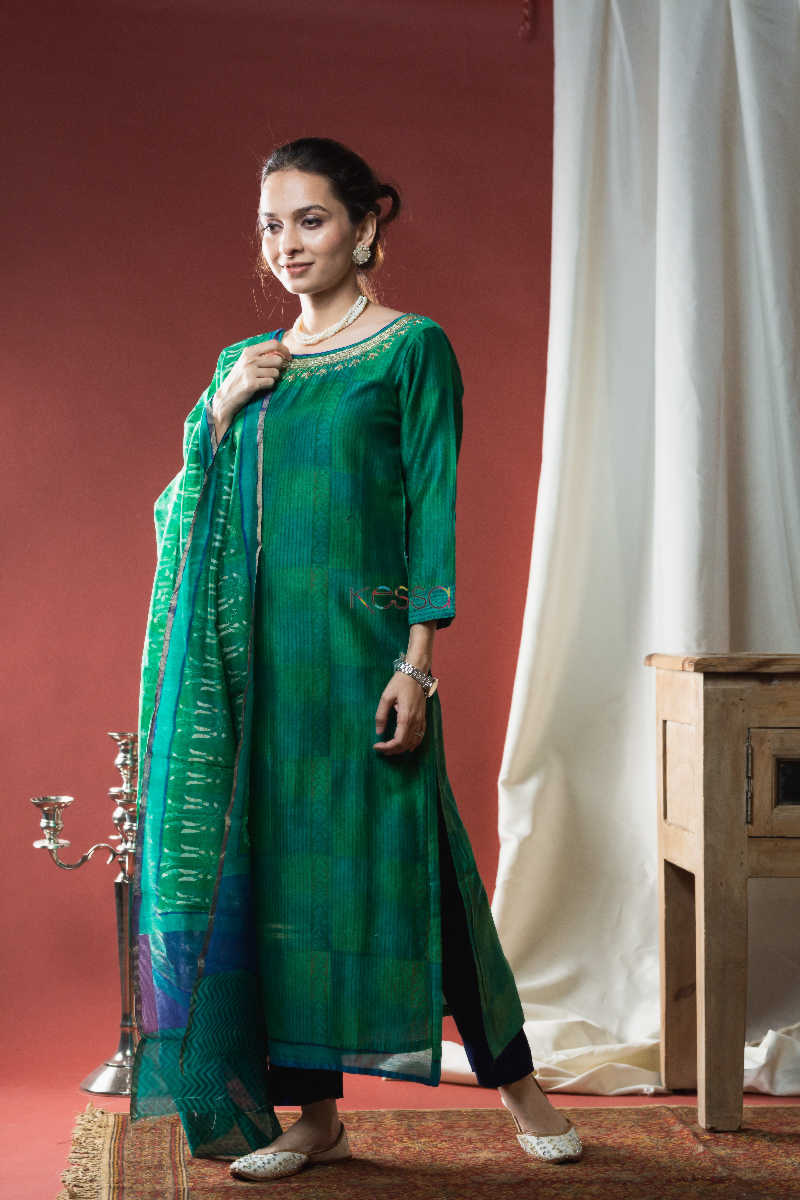 Image for Kusvaa Kuoj128 Green Pea Chanderi Kurta Dupatta Set Side