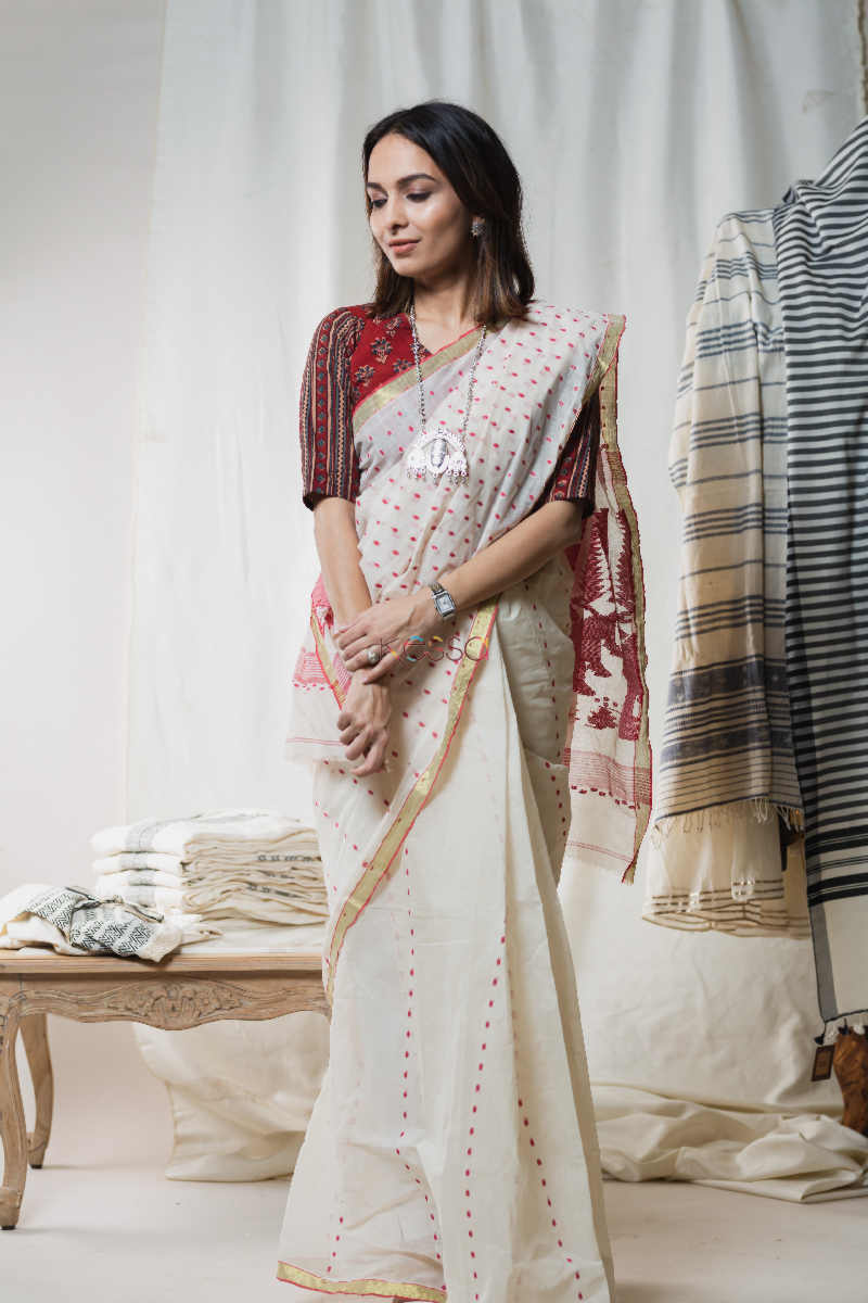 Image for Kusvaa Kuss04 Red Cream Taat Bengali Saree Side