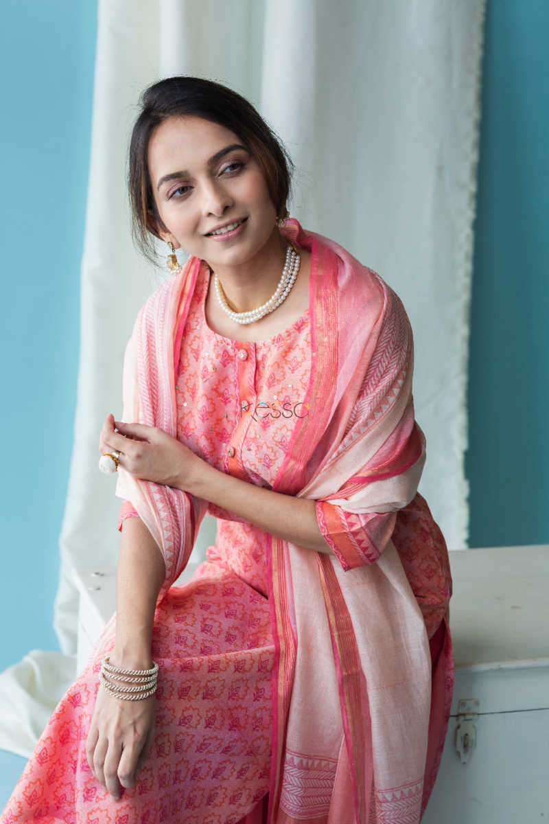 Image for Kusvaa Snkurta03 Salmon Pink Chanderi Kurta Dupatta Set Sitting 1