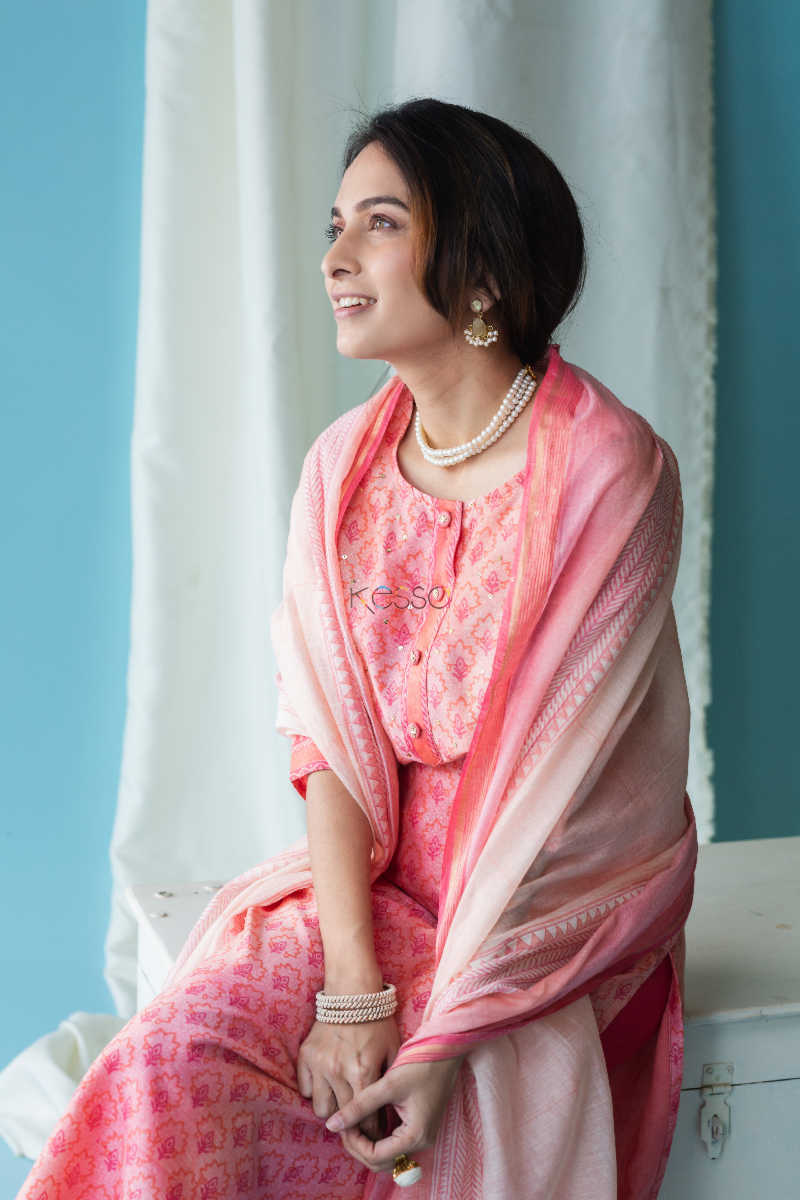 Image for Kusvaa Snkurta03 Salmon Pink Chanderi Kurta Dupatta Set Sitting 2