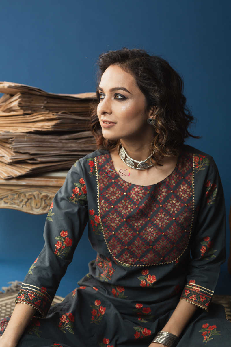 Image for Kusvaa Ws599a Tuna Grey Kurta Pant Set Closeup 1