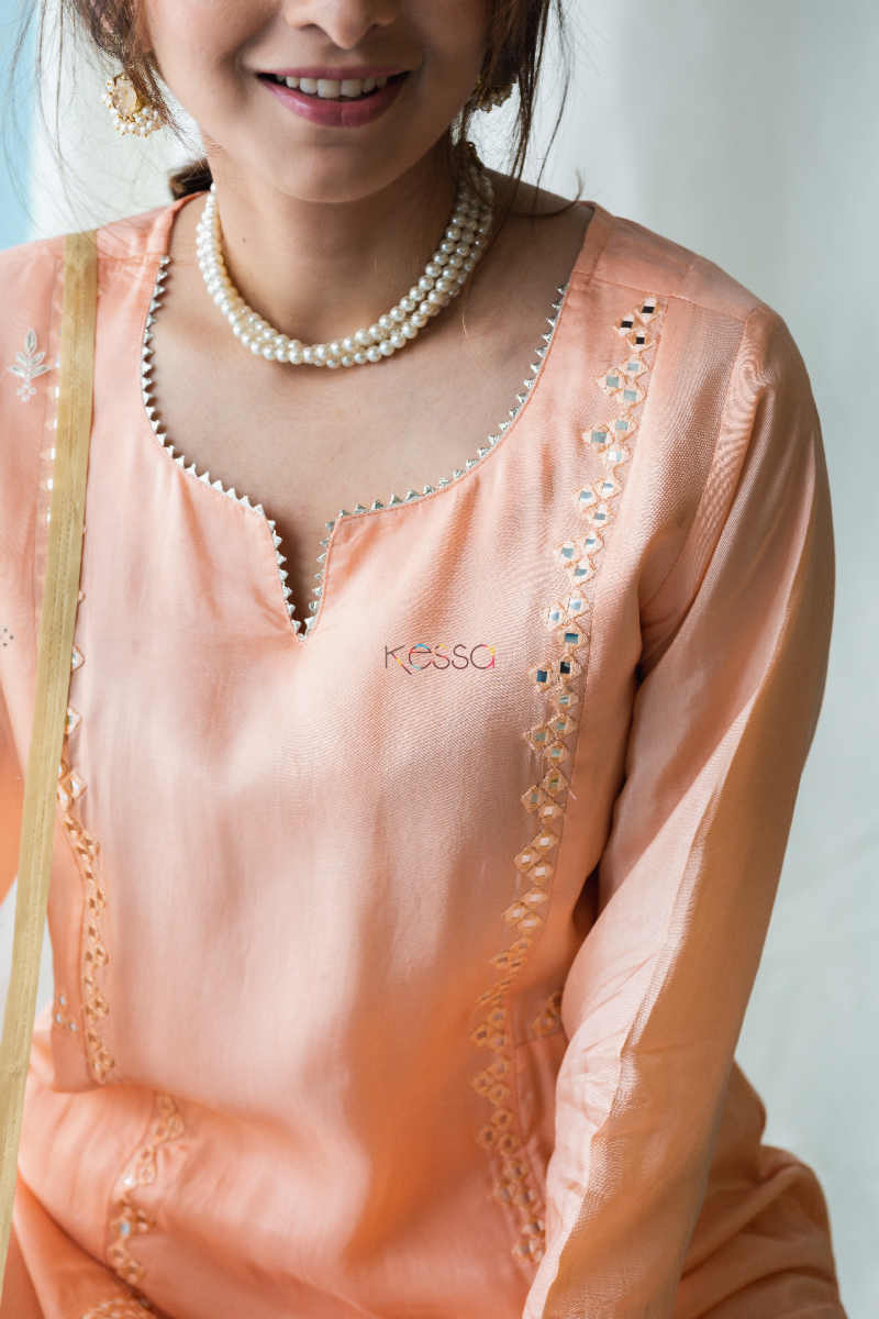 Image for Kusvaa Ws603 Gold Sand Upada Silk Complete Set Closeup