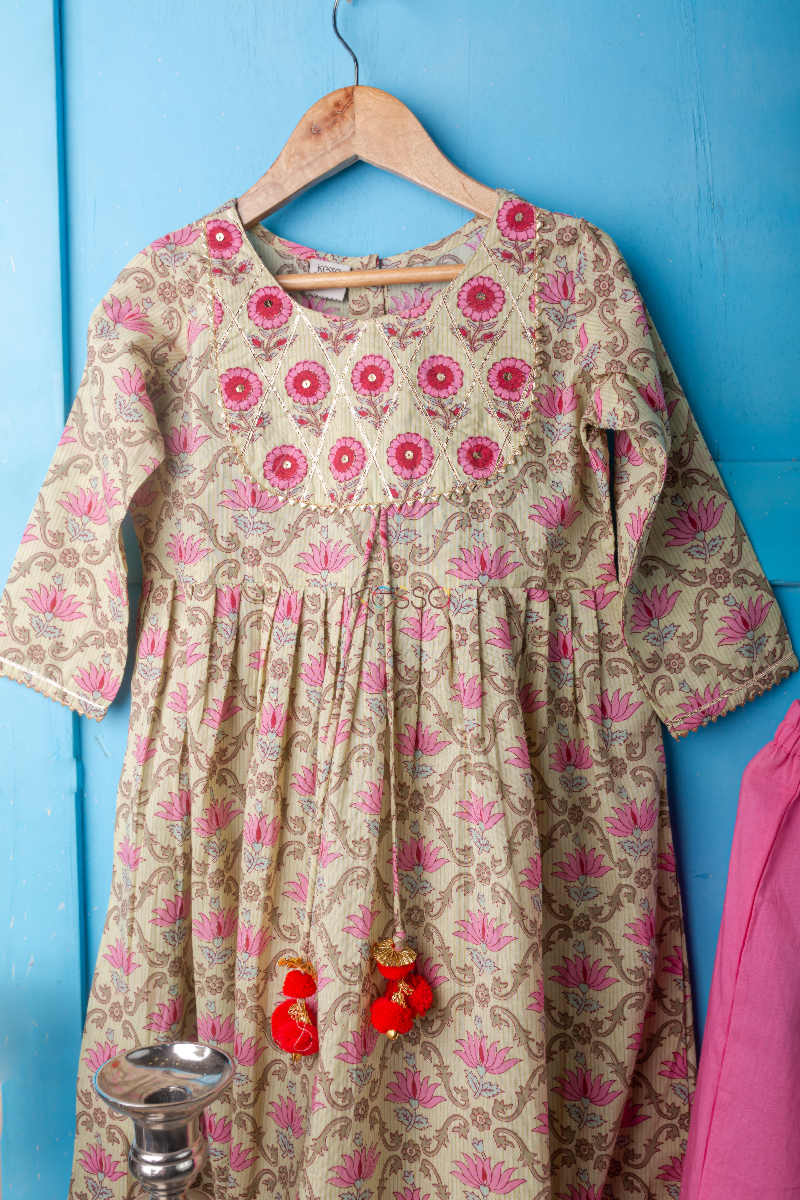 Image for Kusvaa Wsk40 Flower Booti Girl Kurta Pant Set Top