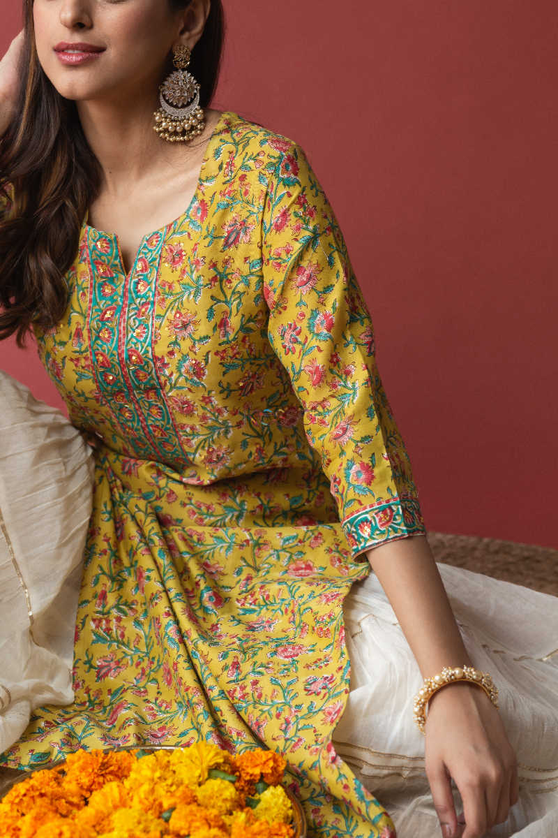 Image for Kusvaa Wsr144 Turmeric Yellow Chanderi Kurta Closeup