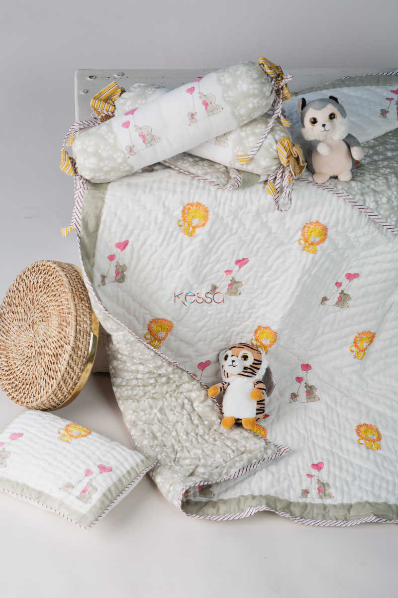 Image for Kusvaa Kaq84 Elephant Animal Baby Quilt Set Featured