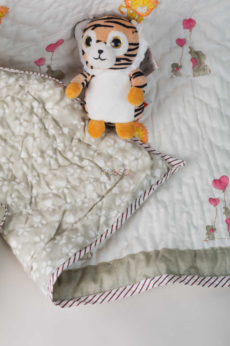 Image for Kusvaa Kaq84 Elephant Animal Baby Quilt Set Look