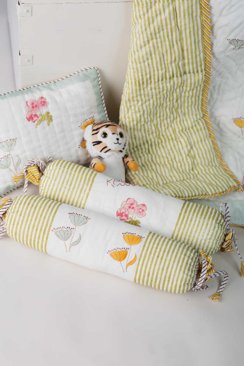 Image for Kusvaa Kaq85 Powder Ash Flower Baby Quilt Set Bolster