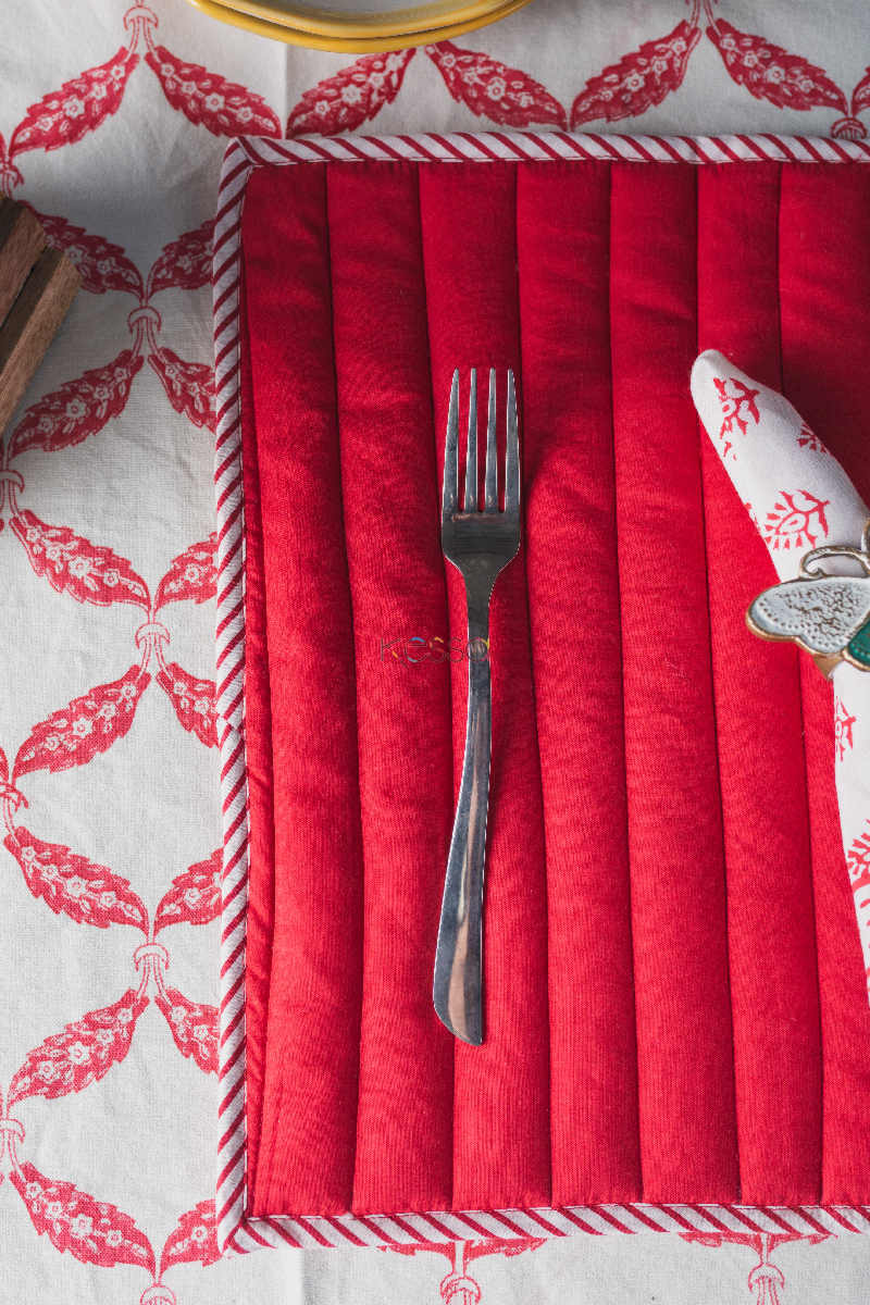 Image for Kusvaa Ktm04 Crimson Red Mat Set With Napkins Closeup