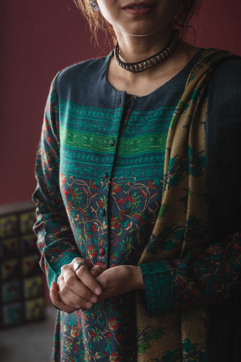 Image for Kusvaa Kuoj133 Multicolor Tussar Kurta Dupatta Set Closeup