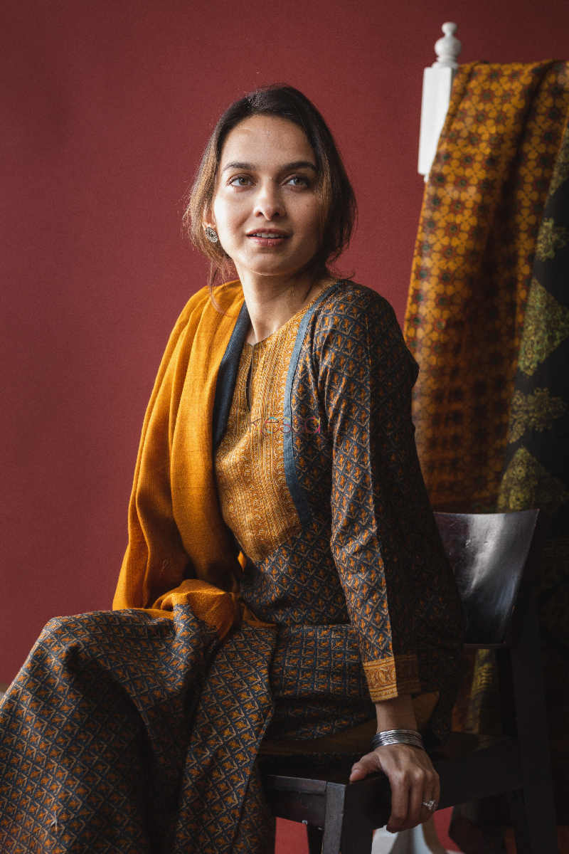Image for Kusvaa Kuoj134 Korma Brown Tussar Kurta Dupatta Set Sitting