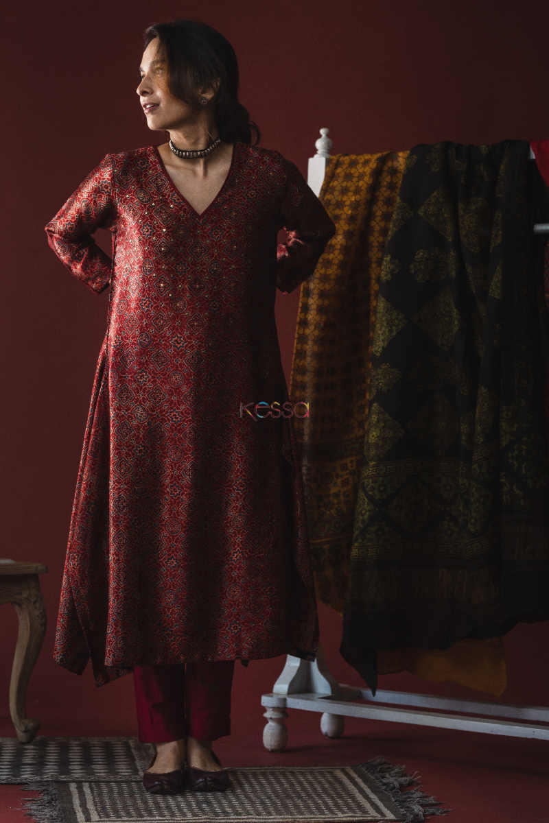 Image for Kusvaa Kuoj137 Maroon Hand Block Mashru Silk Kurta Front