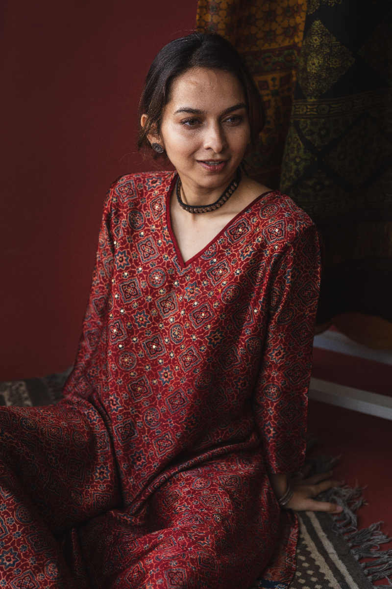 Image for Kusvaa Kuoj137 Maroon Hand Block Mashru Silk Kurta Sitting 2