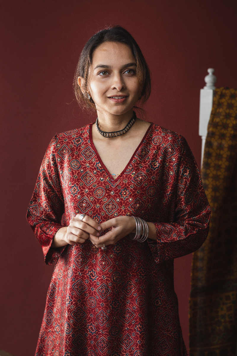 Image for Kusvaa Kuoj137 Maroon Hand Block Mashru Silk Kurta Top 1
