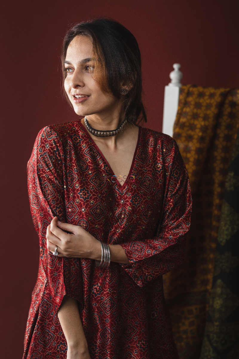 Image for Kusvaa Kuoj137 Maroon Hand Block Mashru Silk Kurta Top