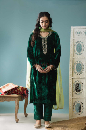Image for Kusvaa Ve07 Green Pea Velvet Kurta Pant With Dupatta Featured