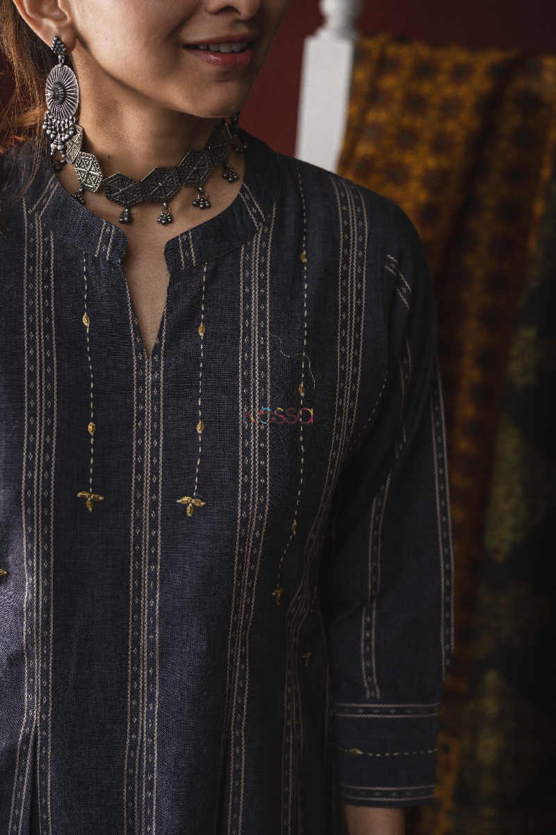Image for Kusvaa Ws615 Tundora Grey South Cotton Kurta Closeup