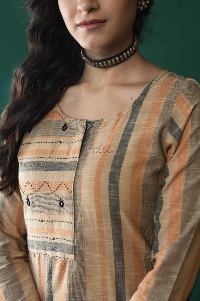 Image for Kusvaa Ws616 Mongoose South Cotton Striaght Fit Kurta Closeup 2