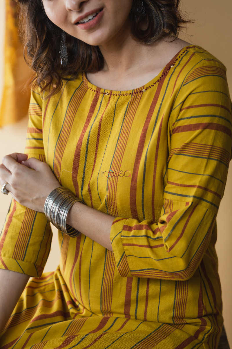 Image for Kusvaa Ws618 Reno Sand Strip Kurta Pant Set Closeup