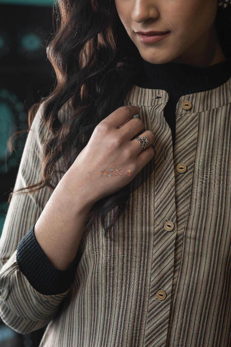 Image for Kusvaa Ws619 Taupe Grey Short Kurti Closeup