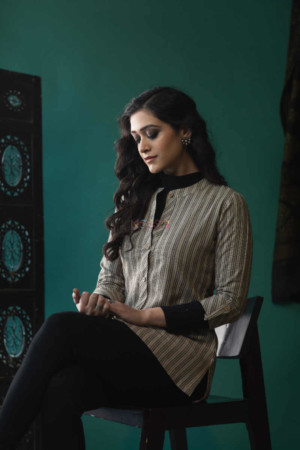 Image for Kusvaa Ws619 Taupe Grey Short Kurti Featured
