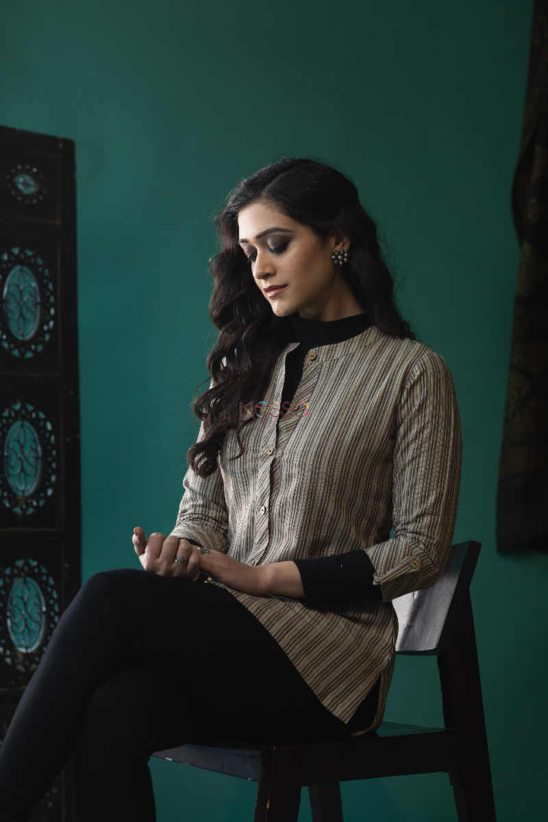 Image for Kusvaa Ws619 Taupe Grey Short Kurti Featured