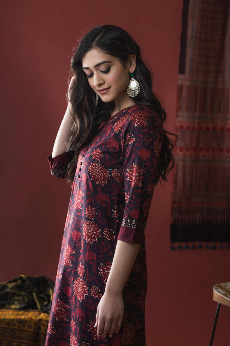 Image for Kusvaa Avdaf15 Merlot Red Cotton Straight Kurta Side 1