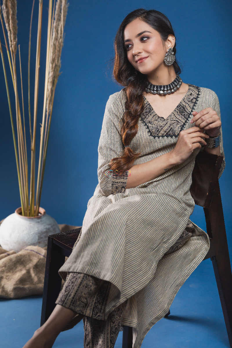 Image for Kusvaa Avdaf16 Woodsmoke Kurta Pants Set Sitting 1