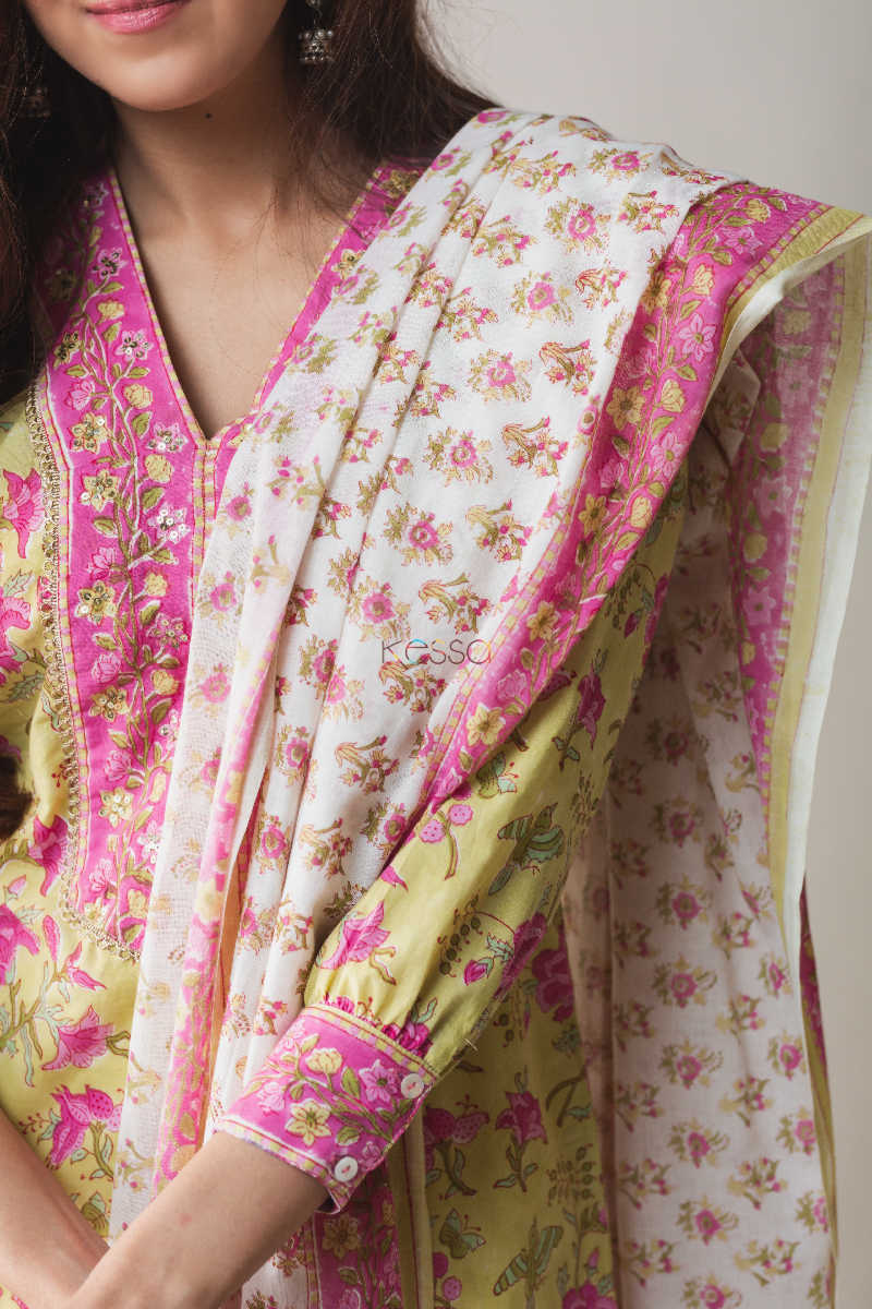 Image for Kusvaa Kuoj139 Pesto Green Block Printed Kurta Dupatta Set Closeup 1