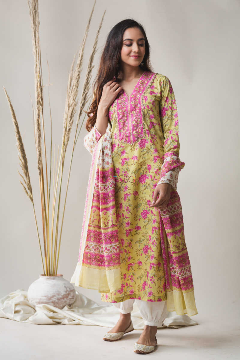 Image for Kusvaa Kuoj139 Pesto Green Block Printed Kurta Dupatta Set Look