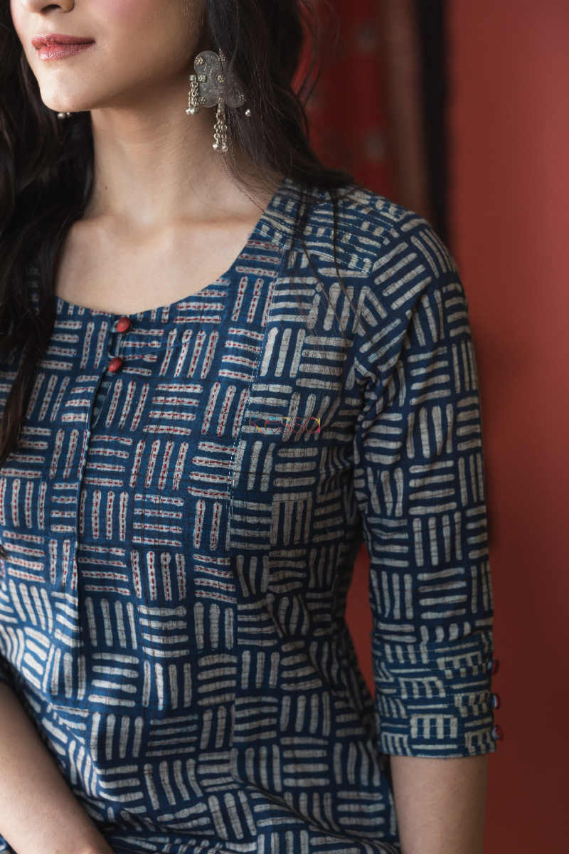 Image for Kusvaa Vcr02 Mirage Blue Bagru Regular Wear Kurta Closeup 1